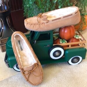 Brand New Minnetonka Genuine Suede Slip-On Moccasin Slipper Shoes